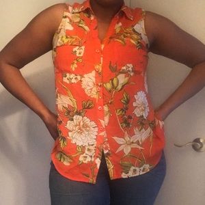 New York & co Floral blouse w/ partial rear split